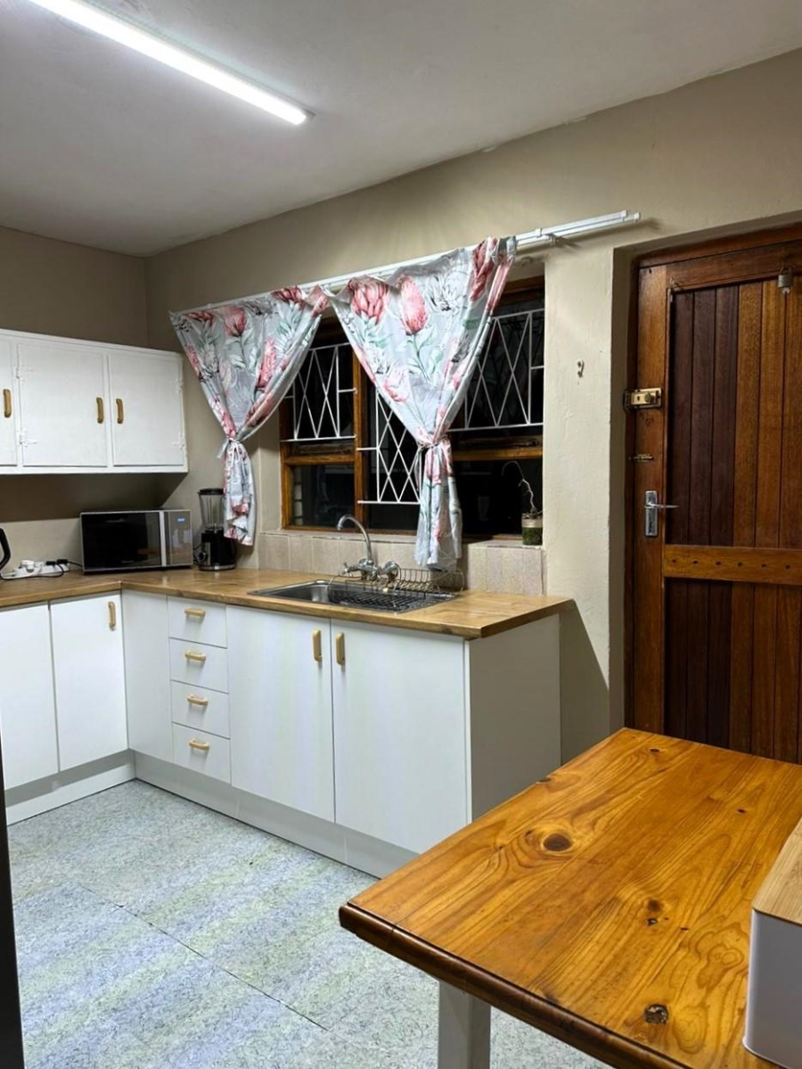 5 Bedroom Property for Sale in Wavecrest Eastern Cape